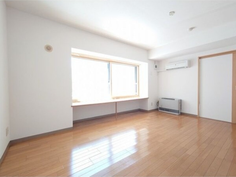 居室・リビング　退去予定につき反転タイプの画像です。