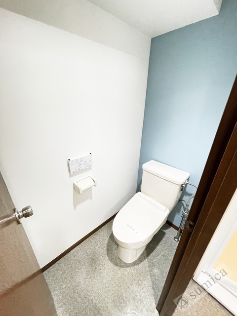 トイレ　温水洗浄便座付き♪♪