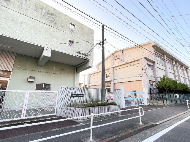小学校　名古屋市立旗屋小学校（小学校）まで654m