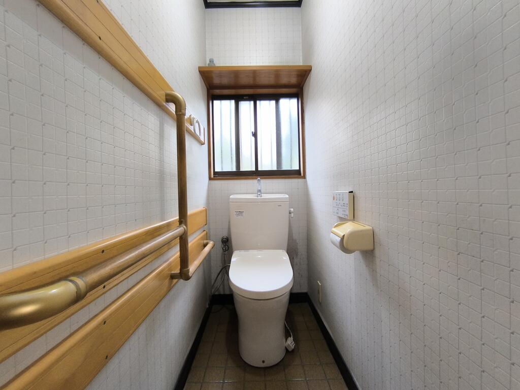 ＪＲ水郡線 常陸大宮駅 徒歩10分 2階建 築35年のトイレ写真