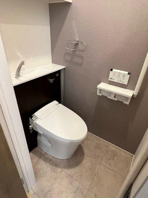 トイレ　温水洗浄便座