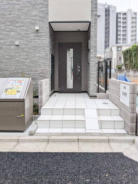 エントランス　エントランス?