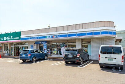 コンビニ　ローソン札幌北12東十七丁目店（コンビニ）まで283m