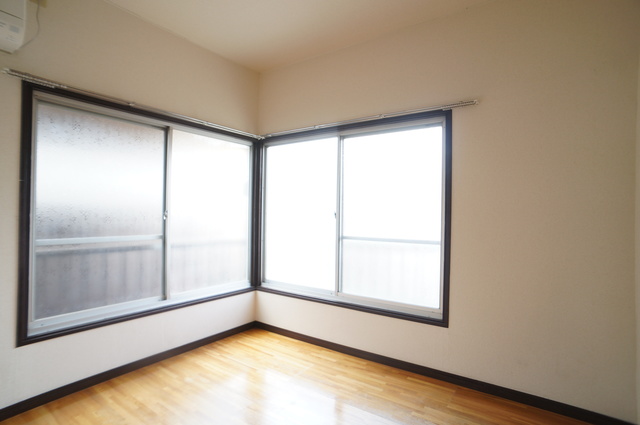 居室・リビング　２面採光なので、明るく風通しのよいお部屋です♪