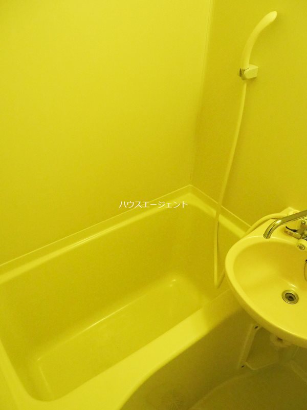 バス・シャワールーム　清潔感ある浴室です。