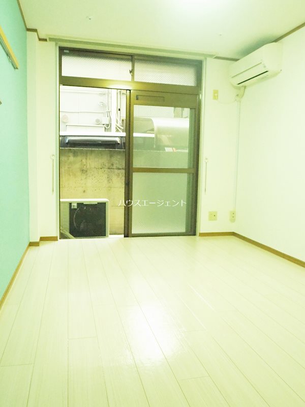 その他部屋・スペース　明るい色調の内装も魅力です。