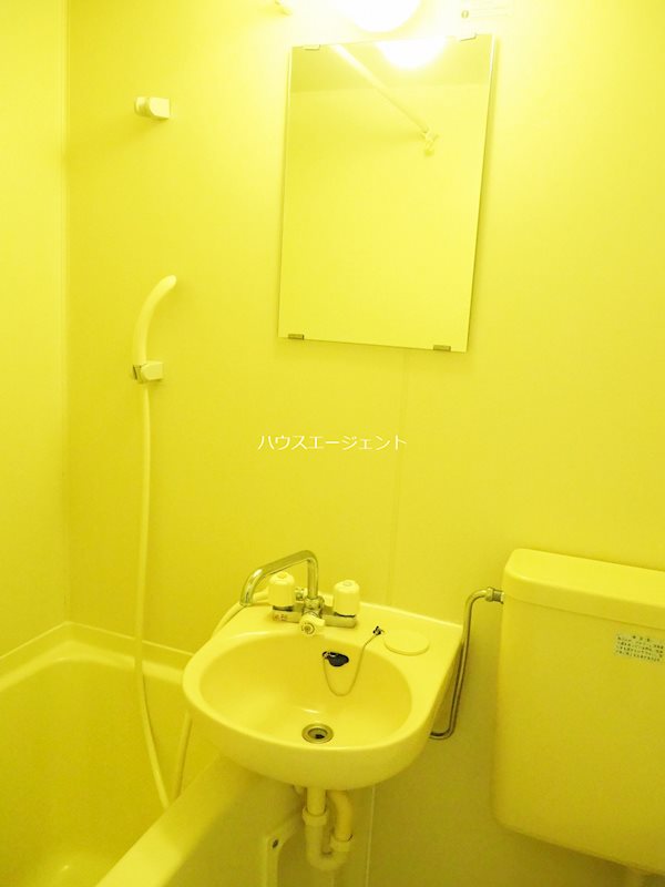 洗面設備　洗面台が浴室にございます。