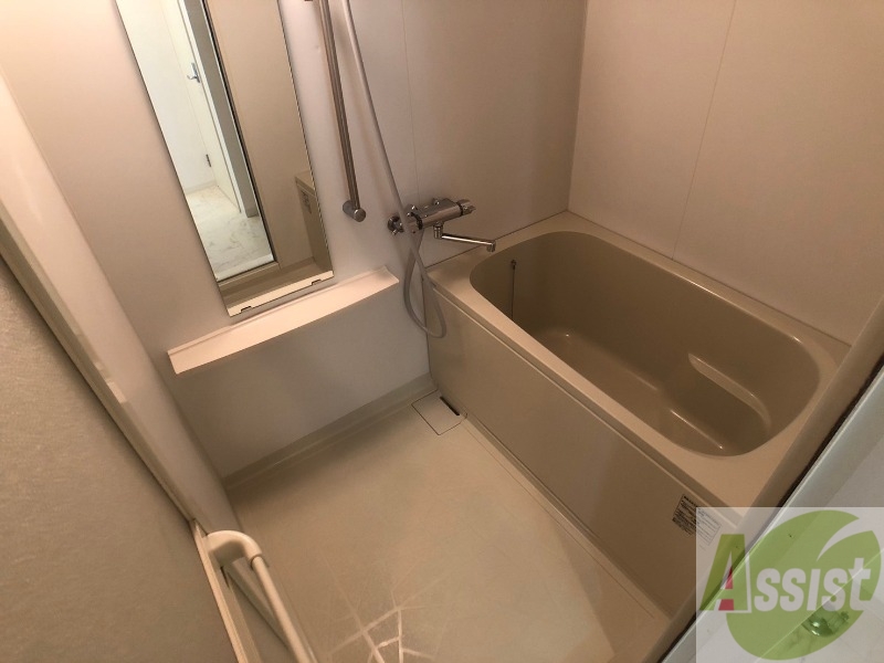 バス・シャワールーム　こちらはお風呂。一日の疲れをここで癒してください。