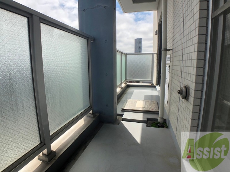 バルコニー　バルコニーは幅があり、広い印象を受けました。