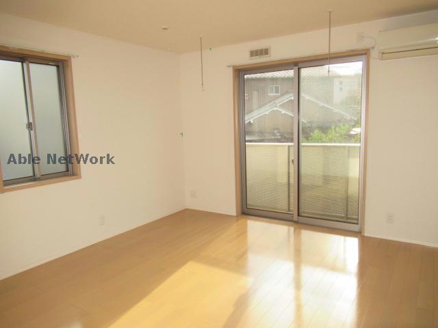 居室・リビング　※同物件別部屋