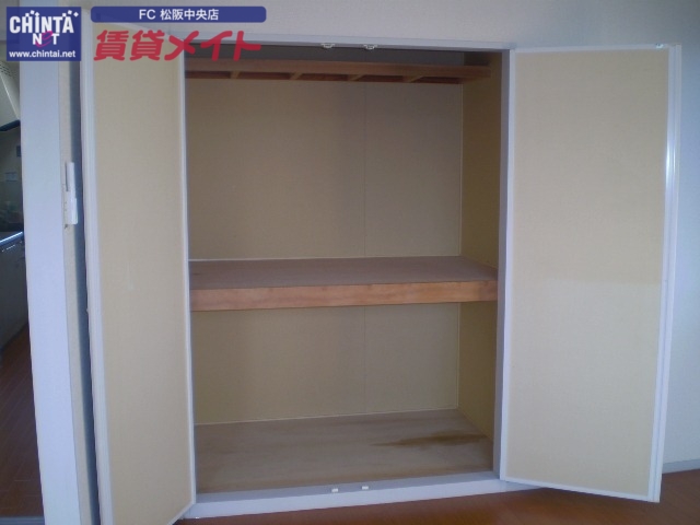 収納　同型参考写真