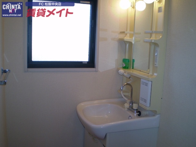 洗面設備　同型参考写真