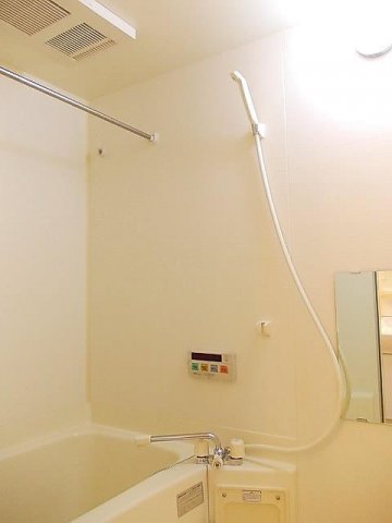 バス・シャワールーム　コンパクトで使いやすいお風呂です