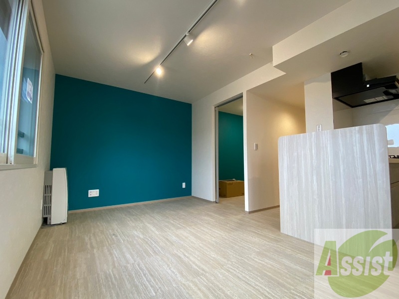 居室・リビング　リビングです。木目のフローリングが落ち着きますね。