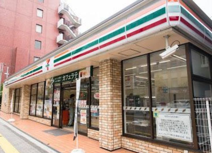 コンビニ　セブンイレブン港区広尾駅北店（コンビニ）まで134m