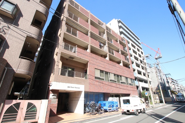 建物外観　鉄筋コンクリート造の７階建てマンションです♪