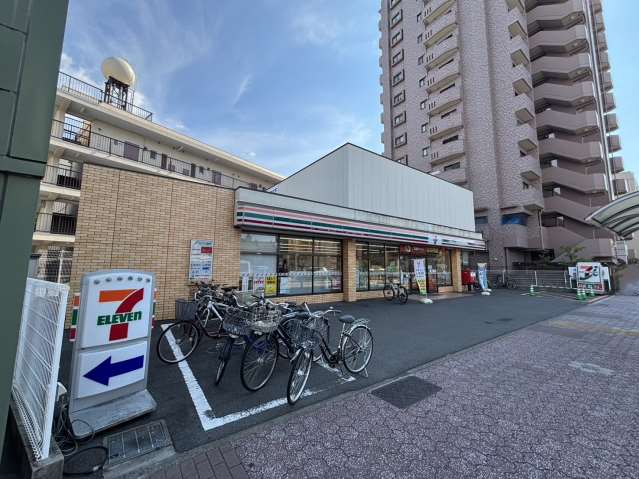 コンビニ　セブン－イレブン名古屋中村区役所駅前店（コンビニ）まで164m