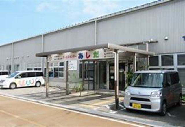 コンビニ　セブンイレブン　姫路飾磨中島3丁目店（コンビニ）まで590m