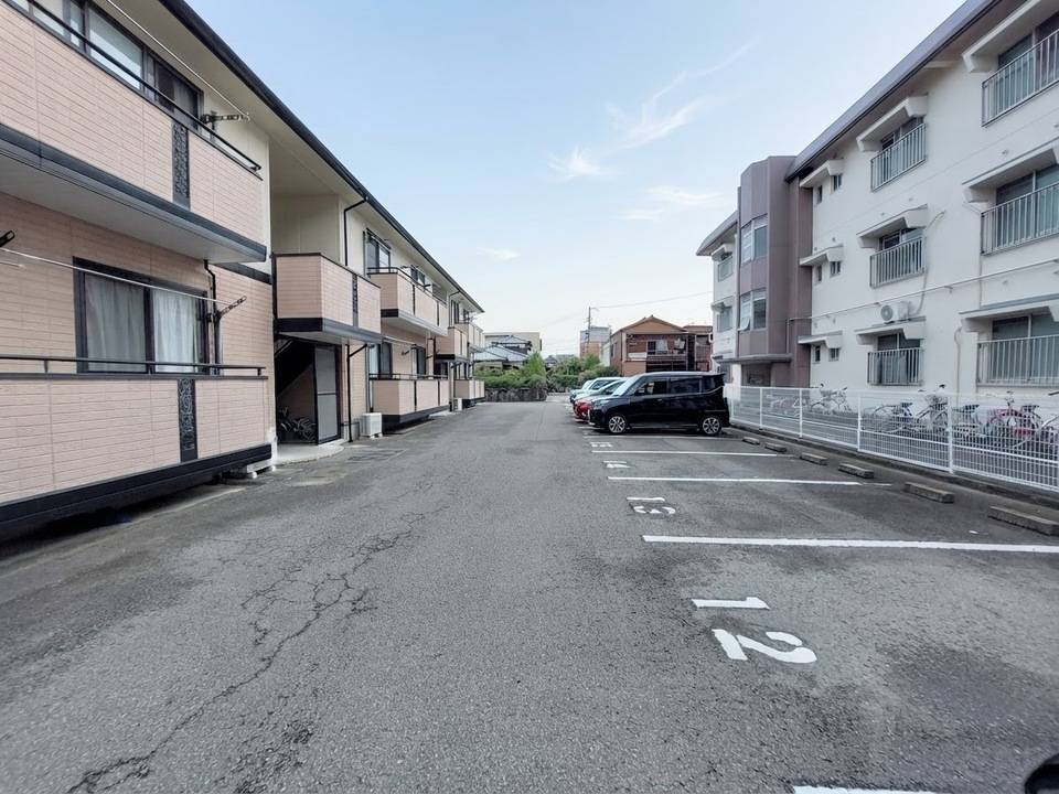 駐車場　駐車場