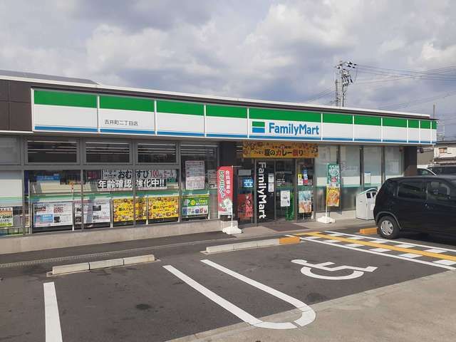 コンビニ　ファミリーマート様（コンビニ）まで591m