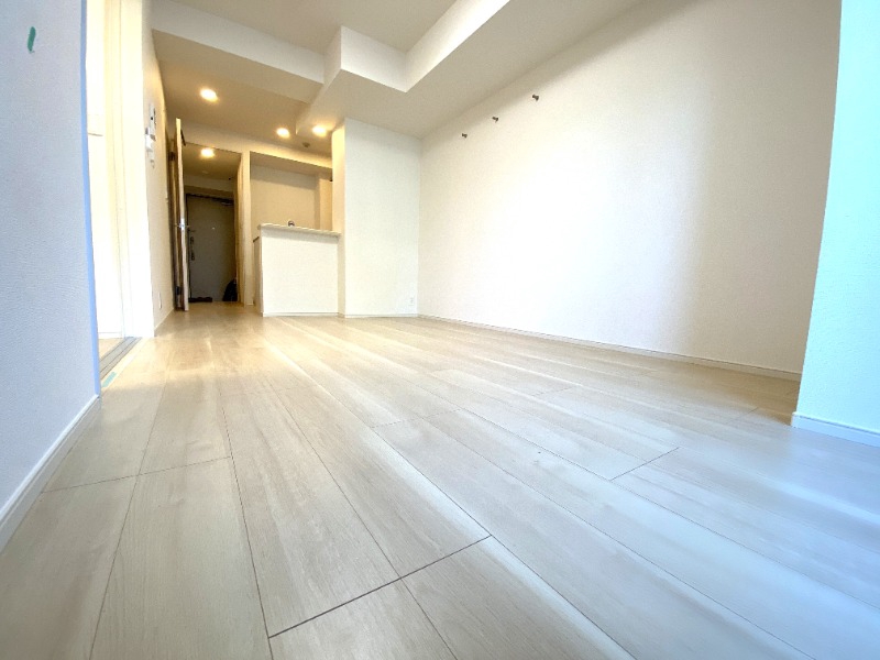 居室・リビング　白を基調にした明るいお部屋です。