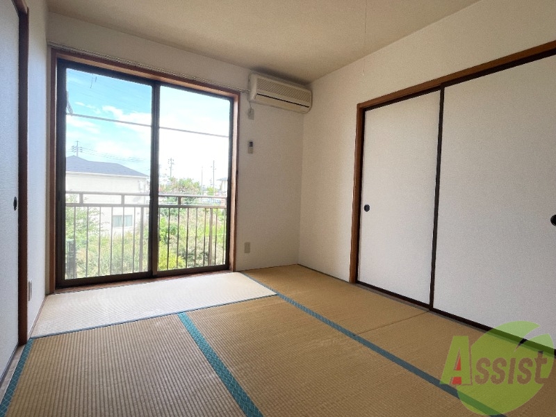 その他部屋・スペース　和室に窓が付いていて開放感がありますね。