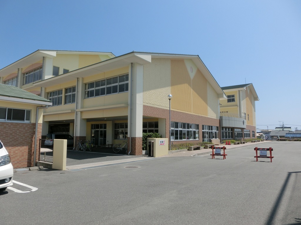 小学校　浜松市立雄踏小学校（小学校）まで666m