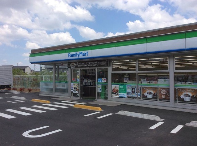 コンビニ　ファミリーマート 西大泉四丁目店（コンビニ）まで795m