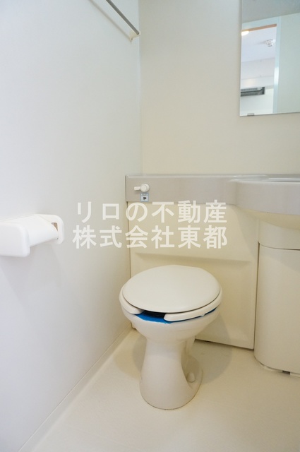 トイレ　白を基調とした空間で清潔感のあるトイレです♪