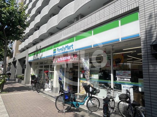 コンビニ　ファミリーマート 東三国三丁目店（コンビニ）まで200m