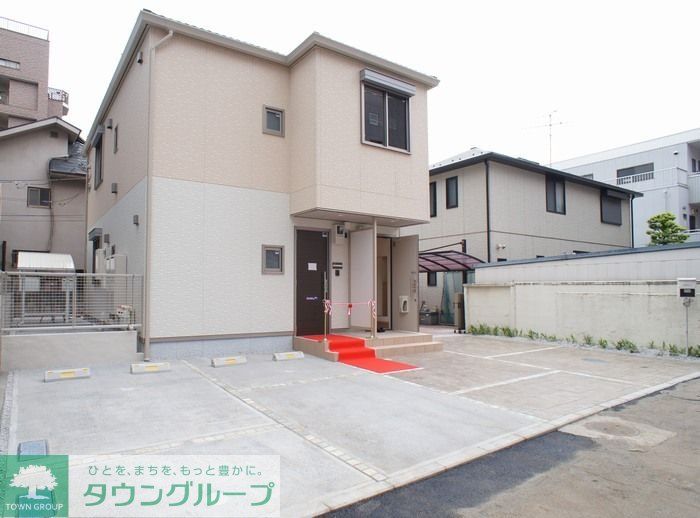 建物外観　駐車場