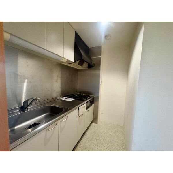 キッチン　※写真は同じマンションの違う部屋のものになります。