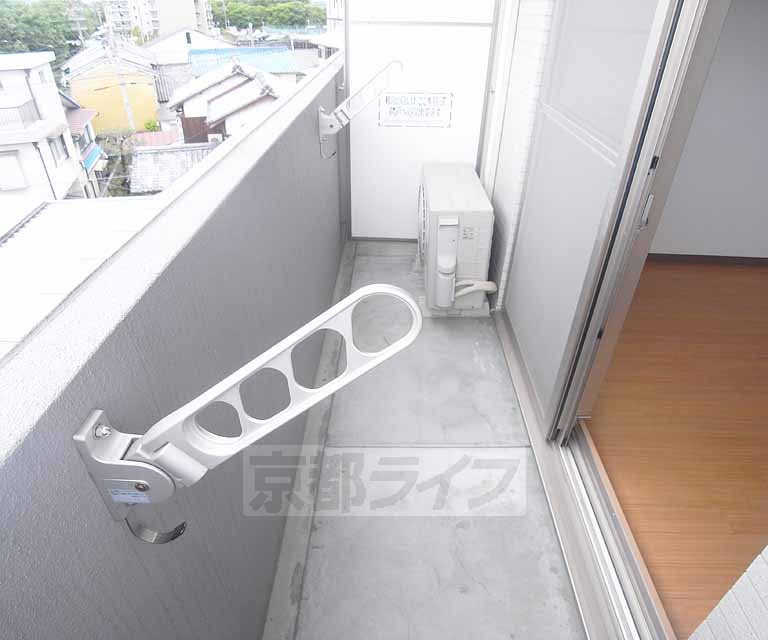 バルコニー　洗濯物もよく乾きそうです。