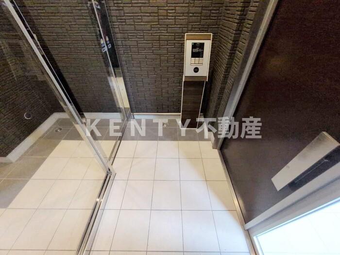エントランス　落ち着いたエントランスです