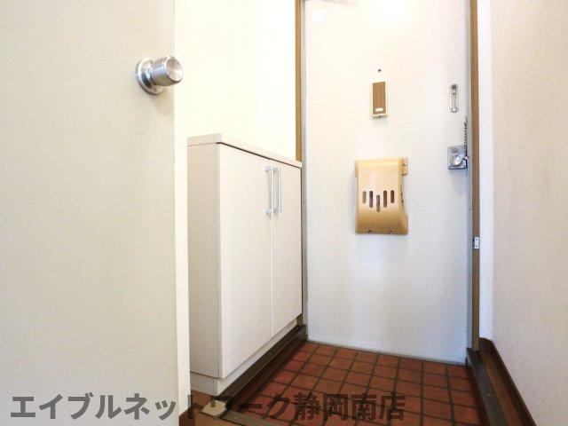 玄関　収納もある玄関です