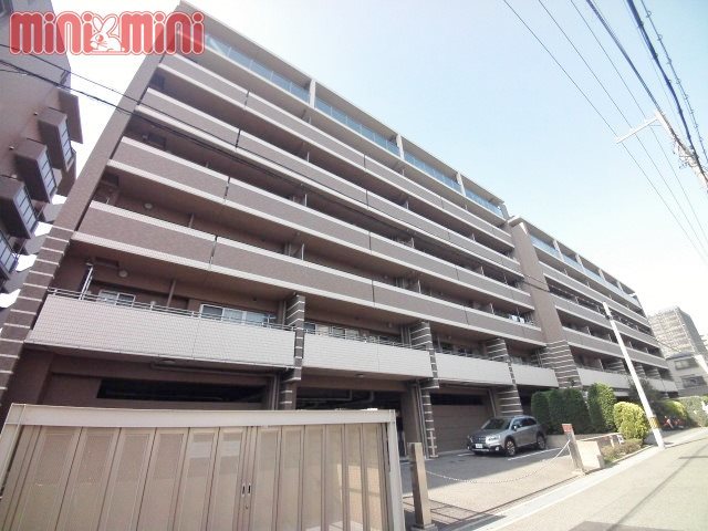 建物外観　重厚感と高級感を兼ね揃えた外観です。