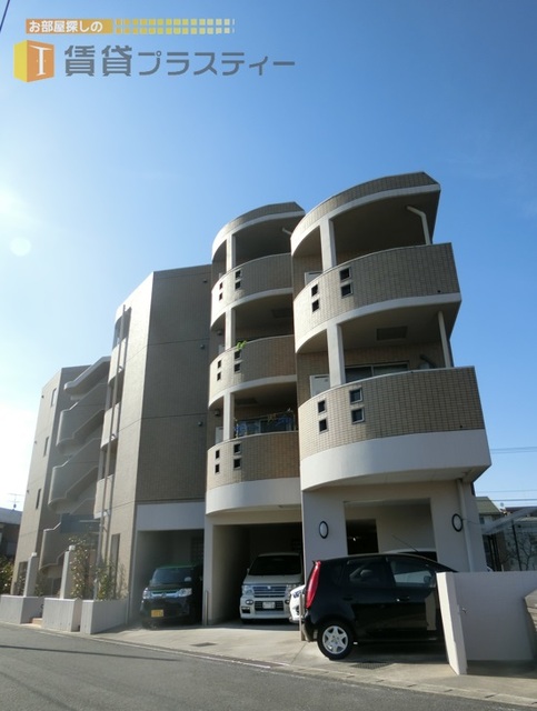 建物外観　公園と江戸川河川敷を隣に。。　環境重視ならここですね。