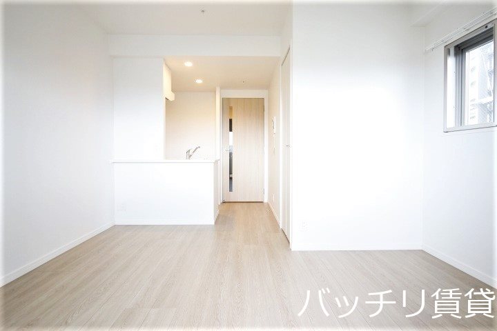 居室・リビング　別号室の画像。現況を優先します。