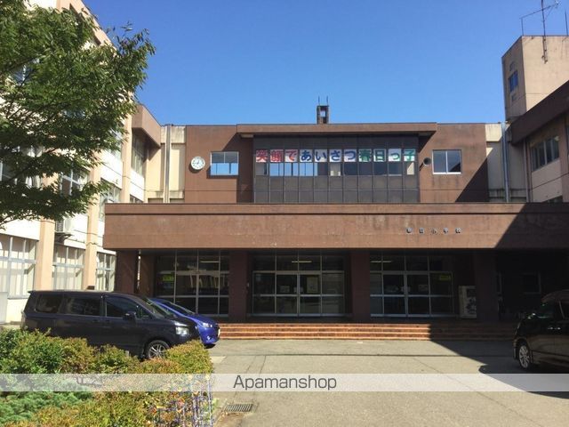 小学校　上越市小学校春日小学校（小学校）まで381m