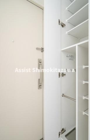 玄関　※同物件参考写真です