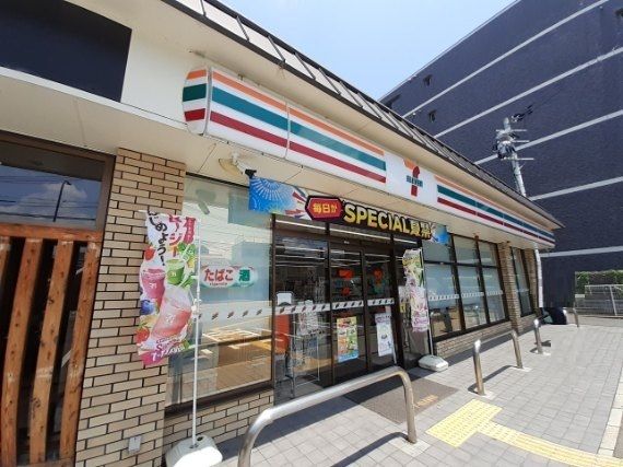 コンビニ　セブンイレブン京都西七条店（コンビニ）まで800m