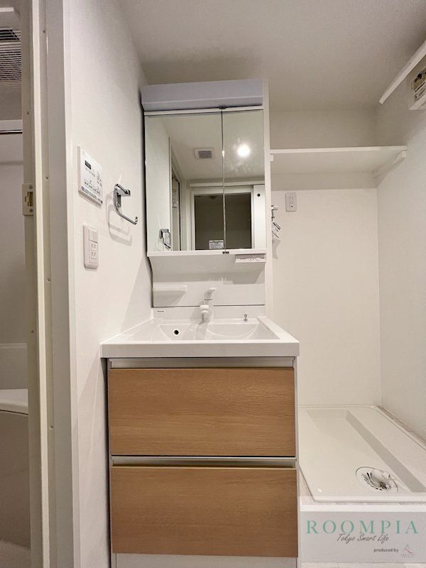 洗面設備　※写真は同マンションの別のお部屋です
