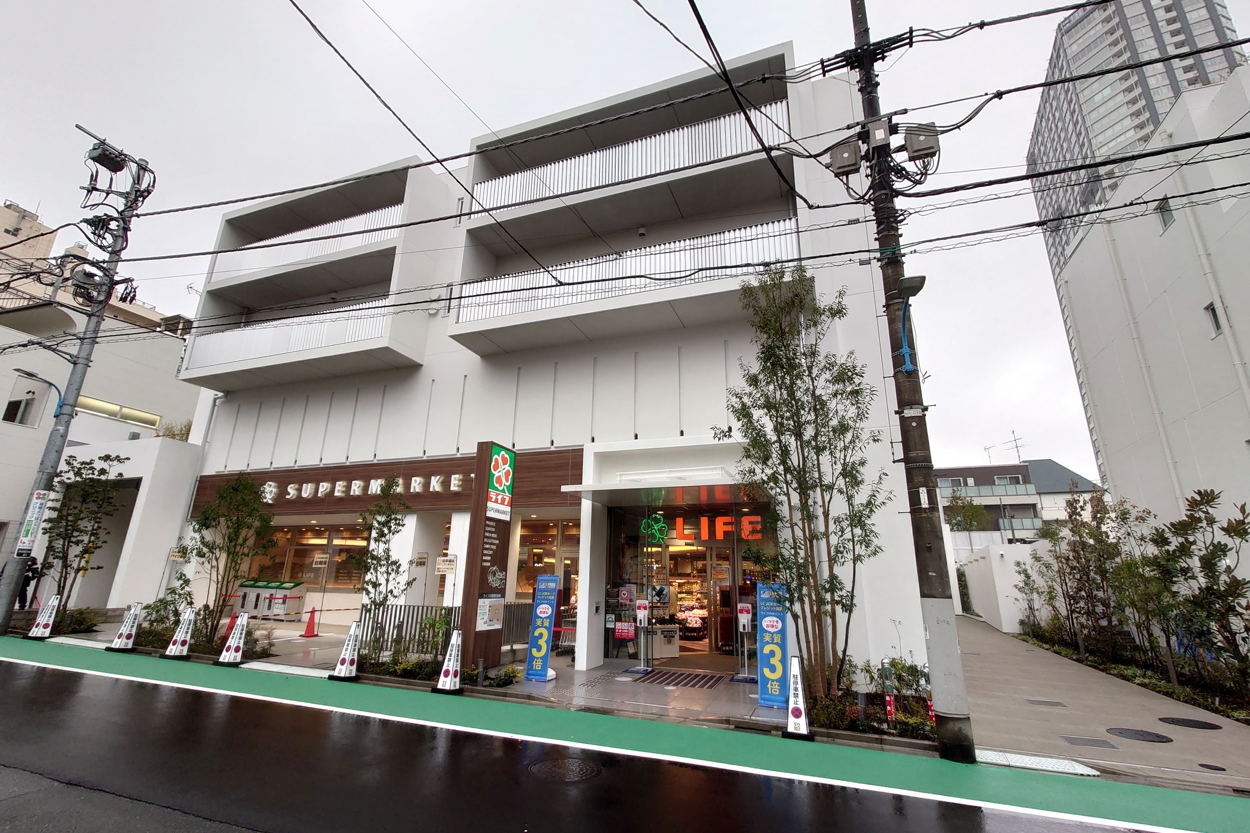 スーパー　ライフ市谷薬王寺店（スーパー）まで112m