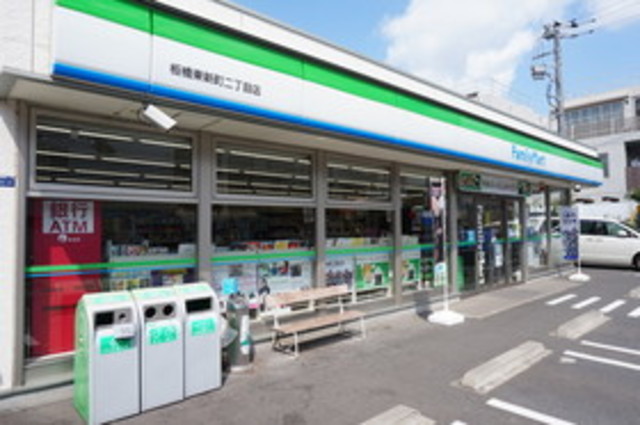 コンビニ　ファミリーマート北区上十条一丁目店（コンビニ）まで376m