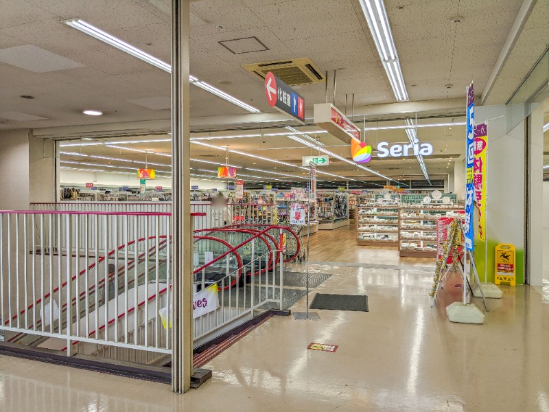 ホームセンター　セリアとりせん大泉店（ホームセンター）まで456m