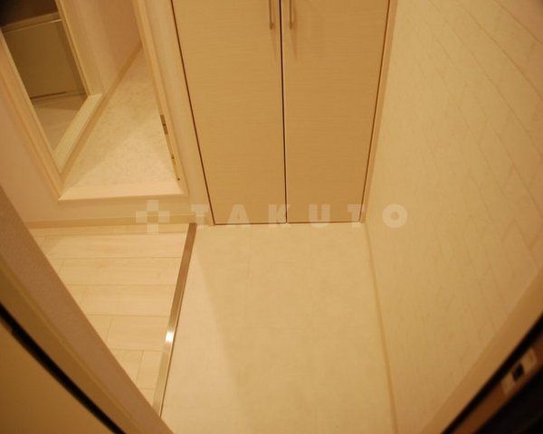 フレンシアノイエ内本町の玄関写真