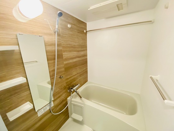 バス・シャワールーム　※別部屋の写真です