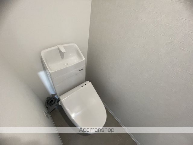 広島電鉄宇品線 市役所前駅 徒歩3分 14階建 築4年のトイレ写真