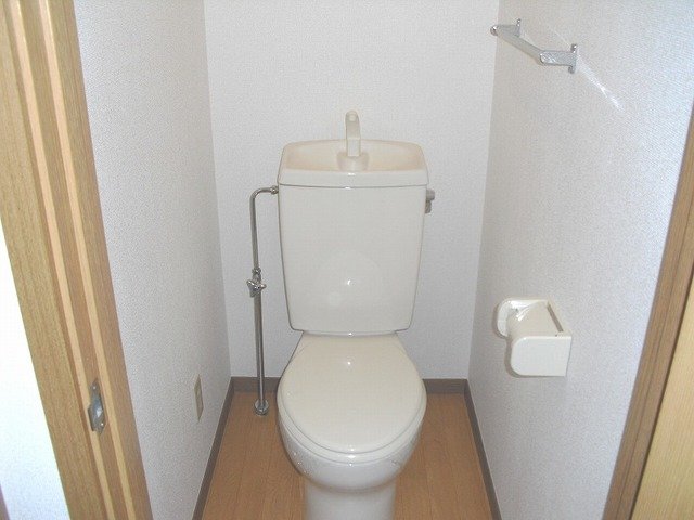 ＪＲ御殿場線 上大井駅 徒歩3分 2階建 築27年のトイレ写真
