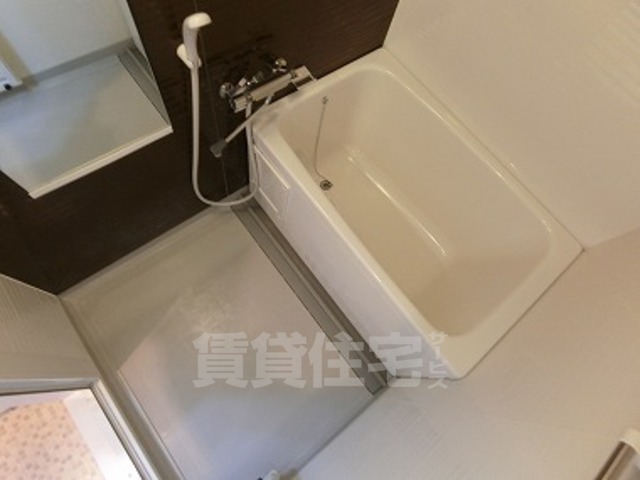 地下鉄東西線 醍醐駅 徒歩2分 3階建 築13年の風呂写真